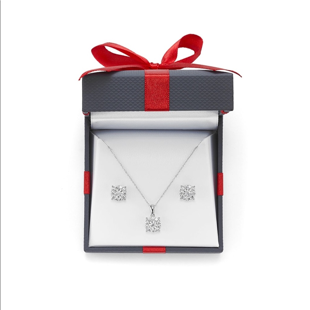 1 CT. T.W. White Diamond .925 Jewelry Set